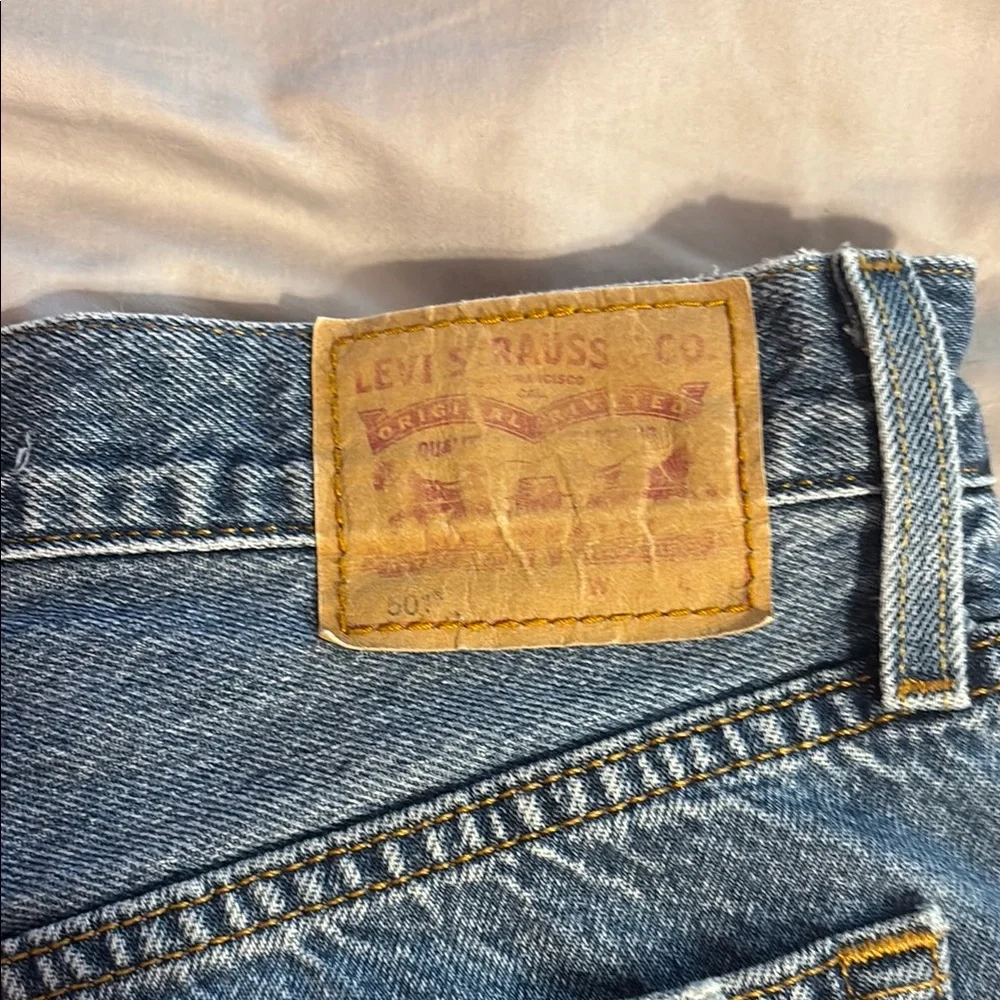 Distressed Levi Denim Women Shorts - Picture 3 of 5